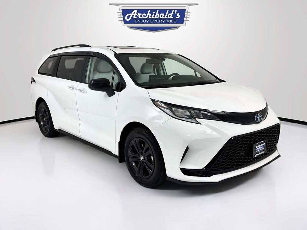 2025 Toyota Sienna LE