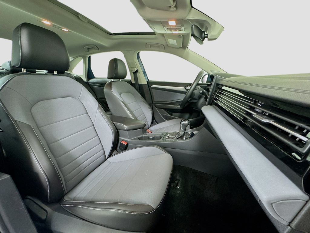 2025 Volkswagen Jetta SE - Photo 26