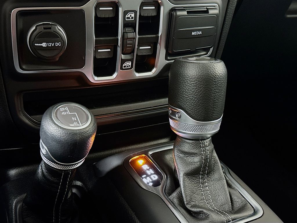 2025 Jeep Wrangler 4-Door Sahara - Photo 17