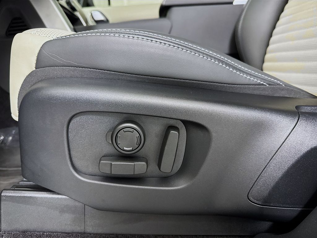 2025 Land Rover Discovery Dynamic SE - Photo 19