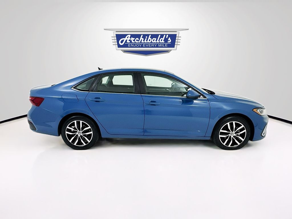 2025 Volkswagen Jetta SE - Photo 8