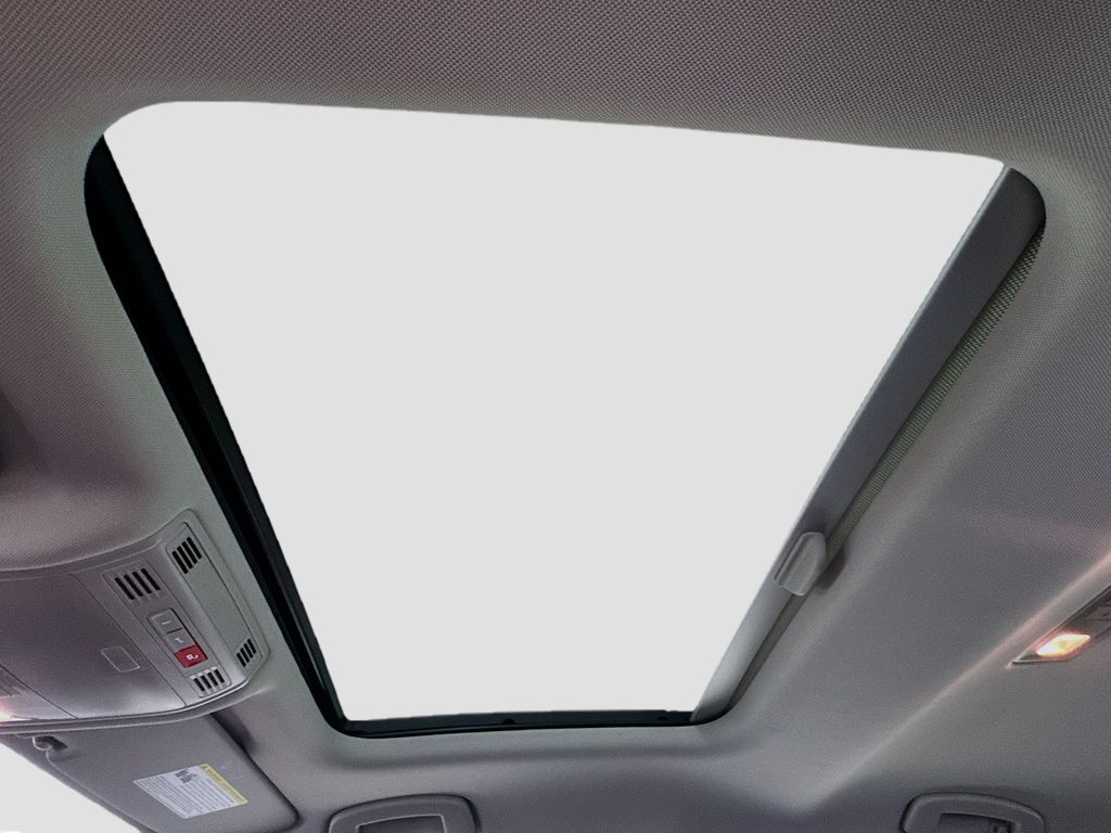 2025 Volkswagen Jetta SE - Photo 12