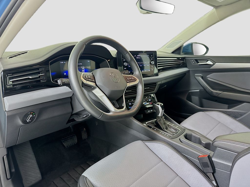 2025 Volkswagen Jetta SE - Photo 9