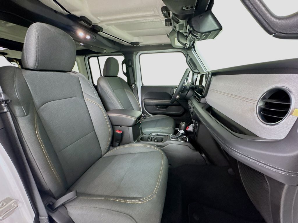 2025 Jeep Wrangler 4-Door Sahara - Photo 25