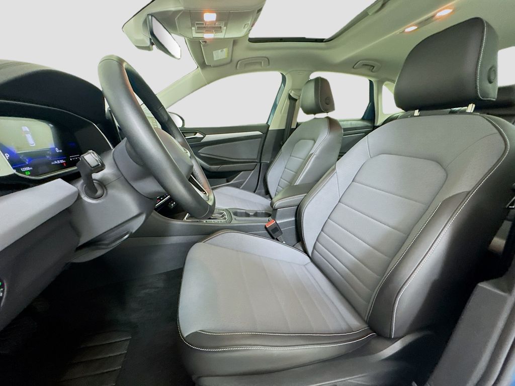 2025 Volkswagen Jetta SE - Photo 10