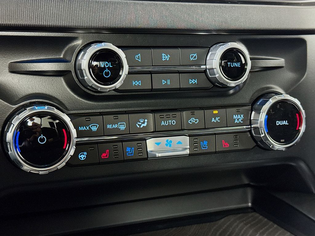2024 Ford F-350 Super Duty Platinum - Photo 14