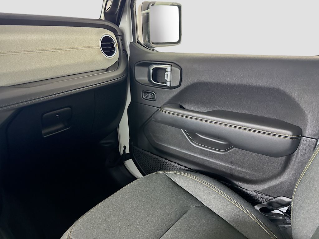 2025 Jeep Wrangler 4-Door Sahara - Photo 22