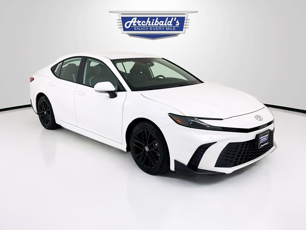 2025 Toyota Camry SE Hybrid's photo