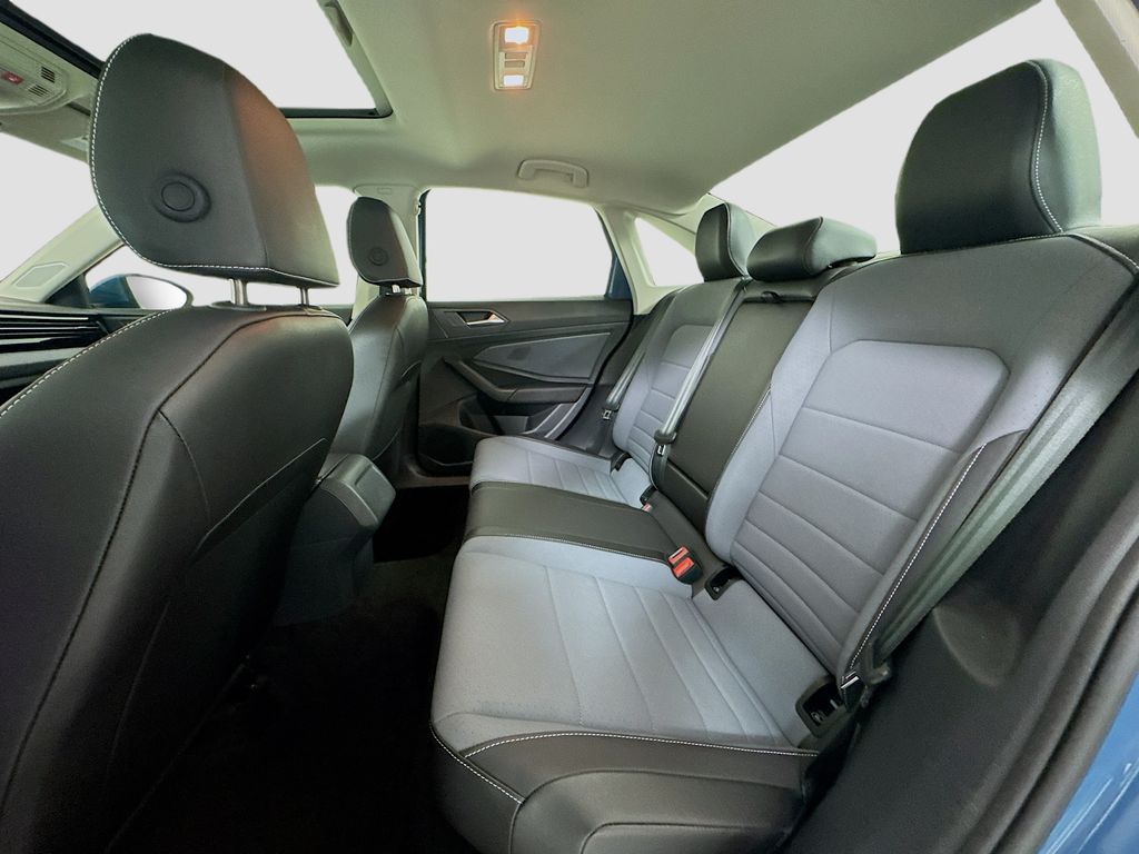 2025 Volkswagen Jetta SE - Photo 21