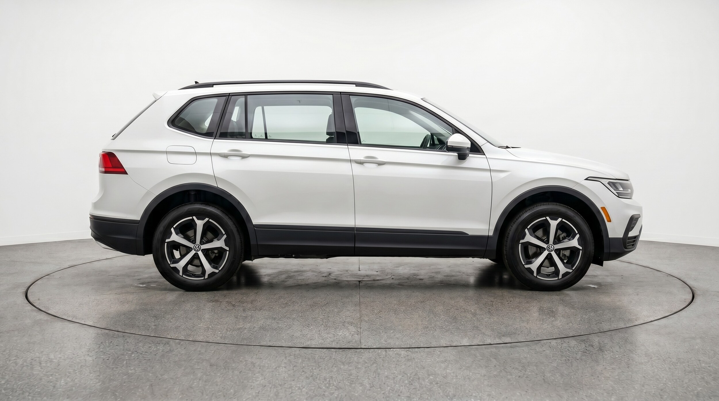 Thumbnail: 2026 Volkswagen Tiguan - 8