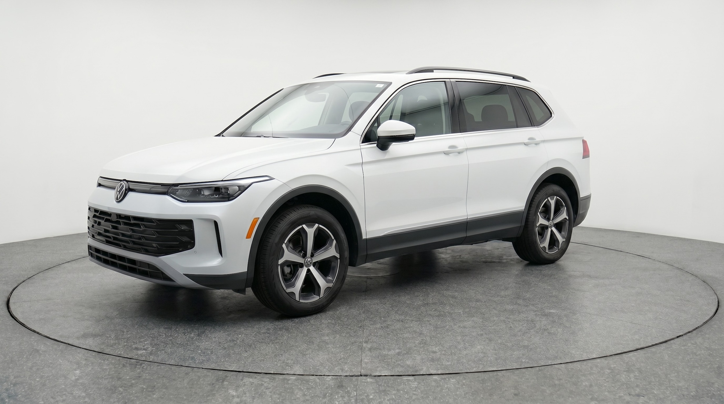 Thumbnail: 2026 Volkswagen Tiguan - 3