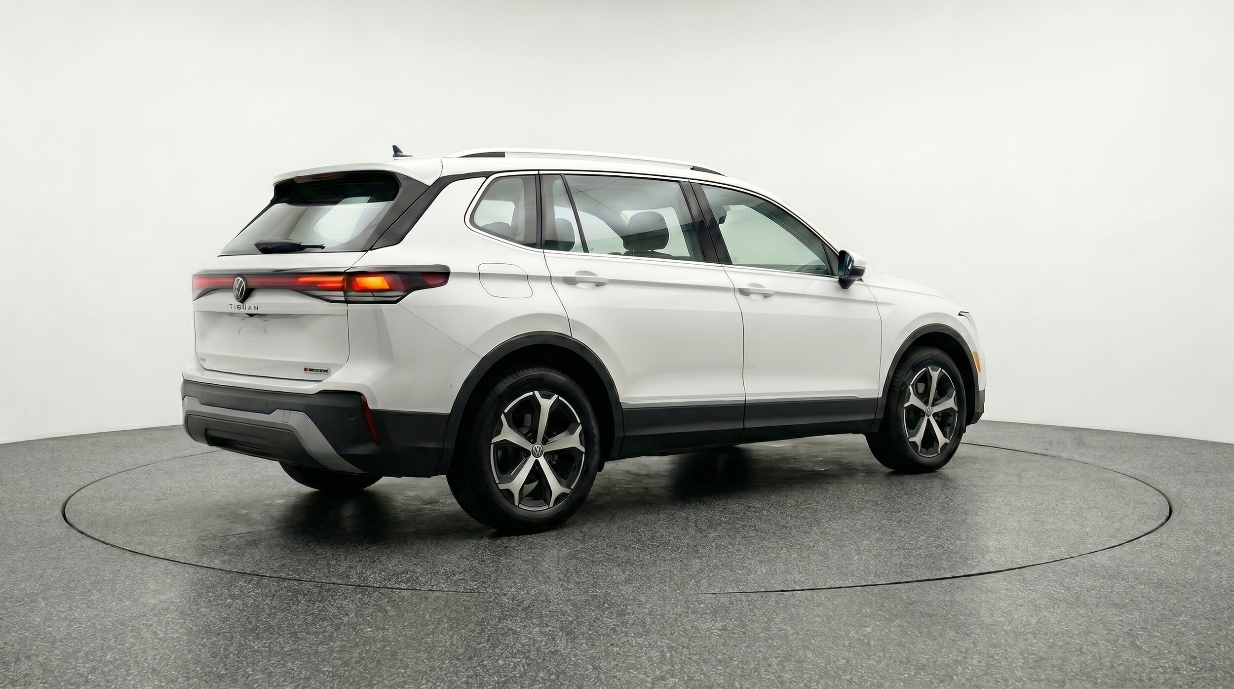 Thumbnail: 2026 Volkswagen Tiguan - 7