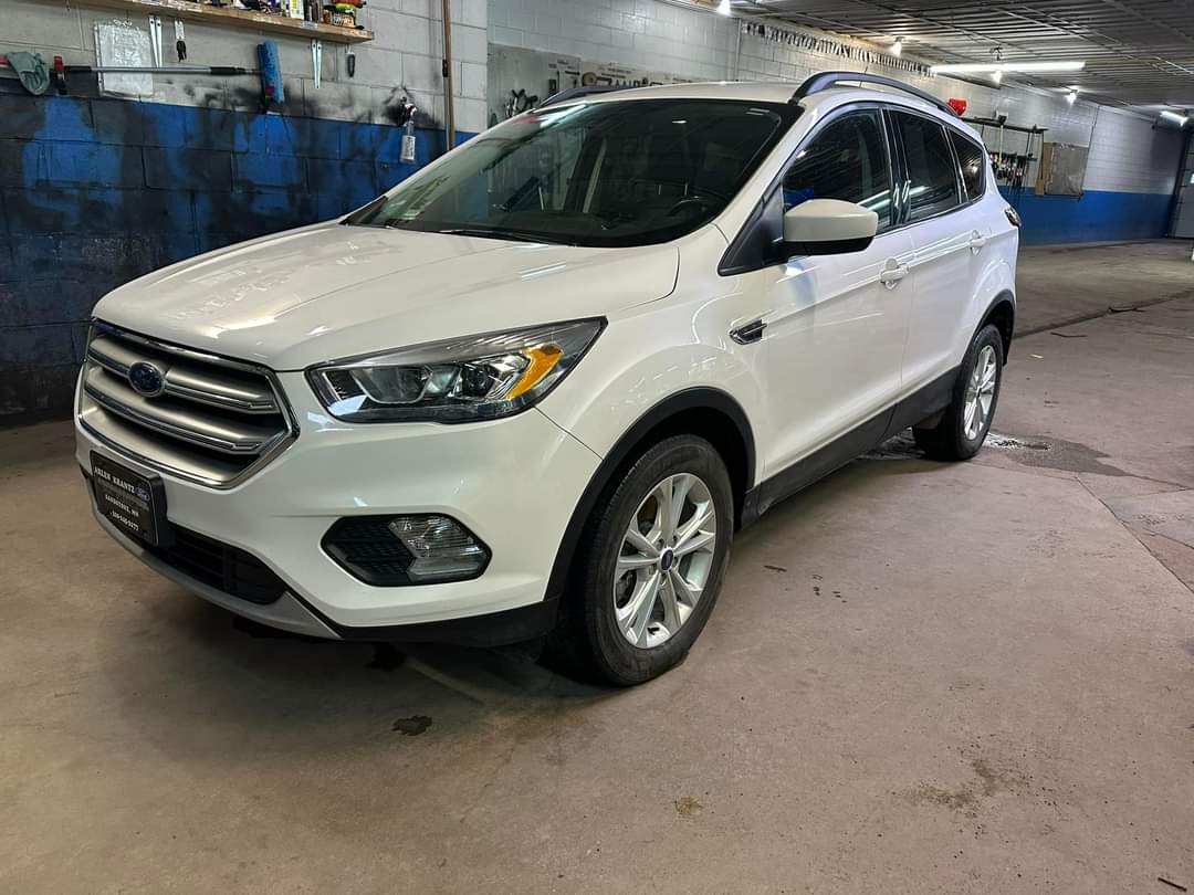 Used 2018 Ford Escape SEL with VIN 1FMCU9HD5JUD05190 for sale in Sandstone, Minnesota