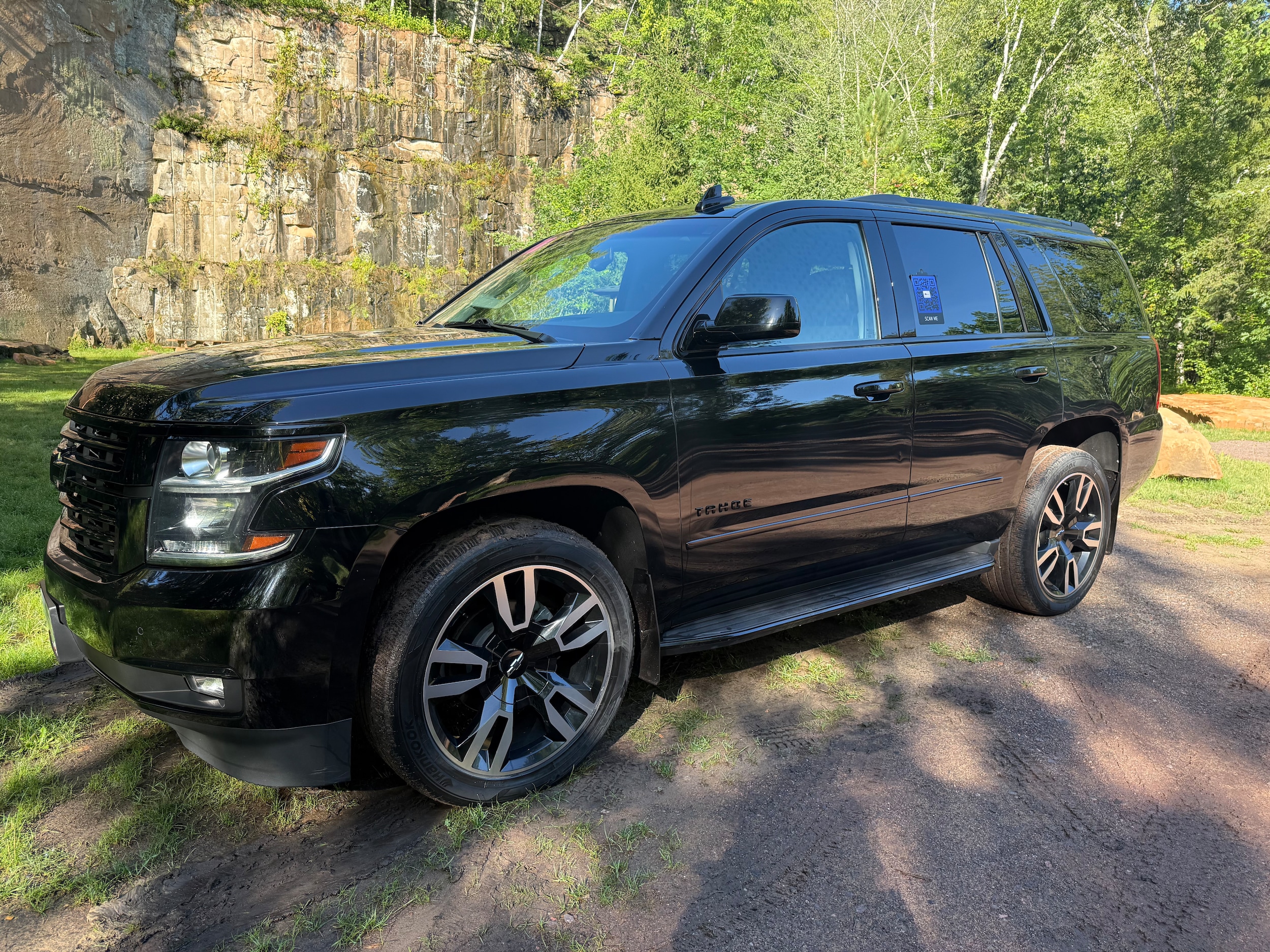 Used 2018 Chevrolet Tahoe Premier with VIN 1GNSKCKJ3JR334392 for sale in Sandstone, Minnesota