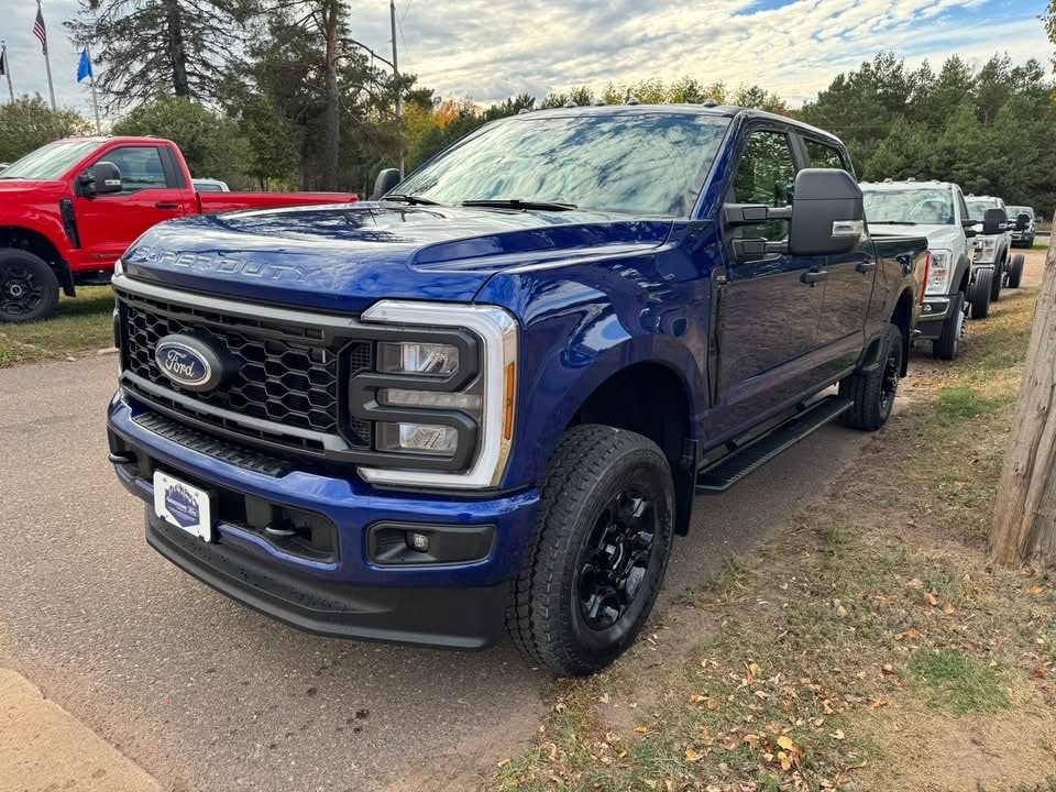 2026 Ford F-350 Super Duty XL's photo