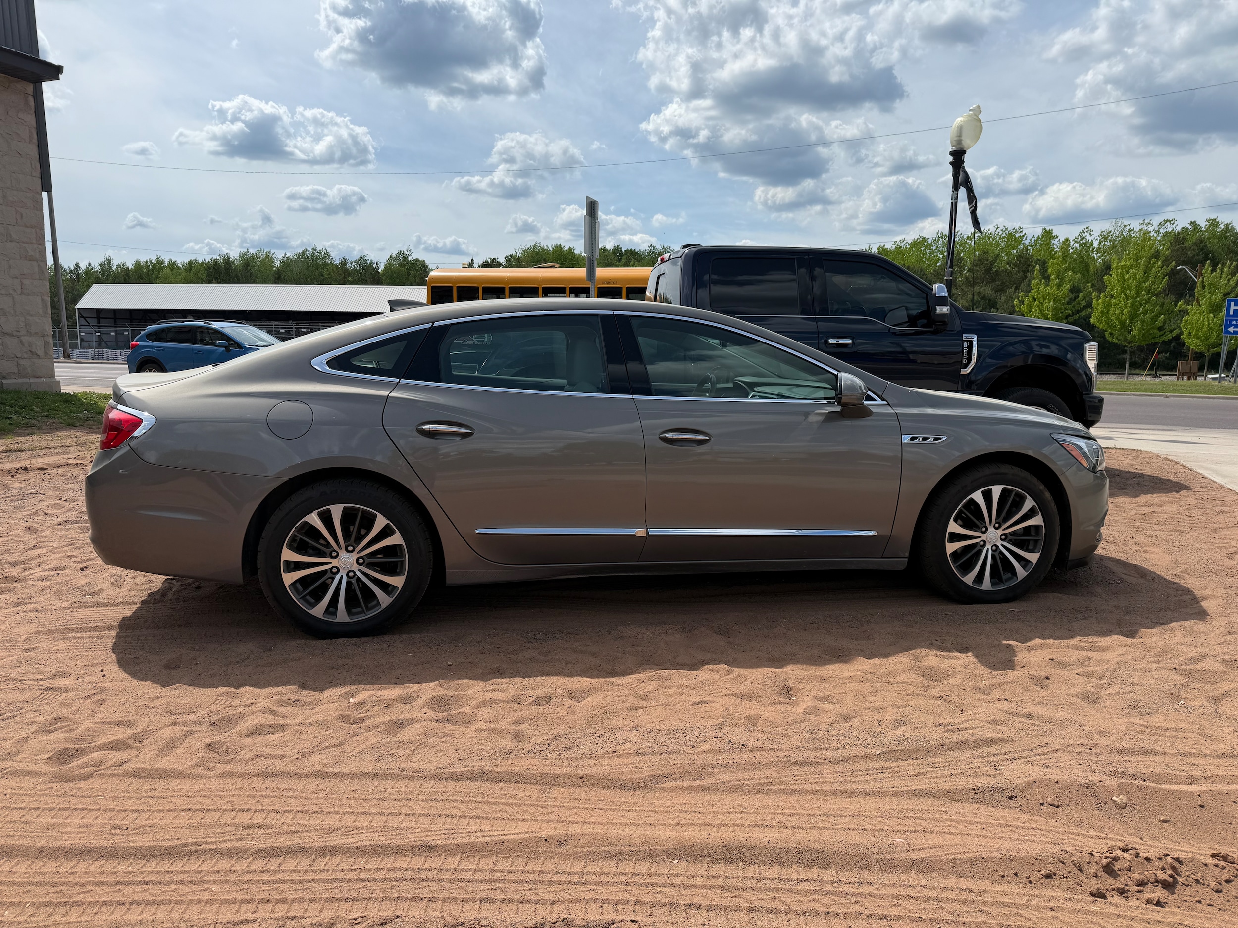 2017 Buick LaCrosse Essence's photo
