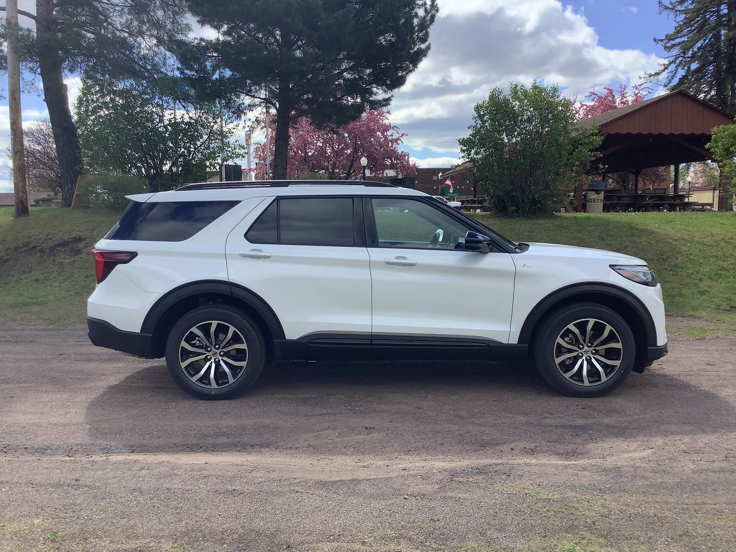 2026 Ford Explorer ST-LINE 4WD's photo