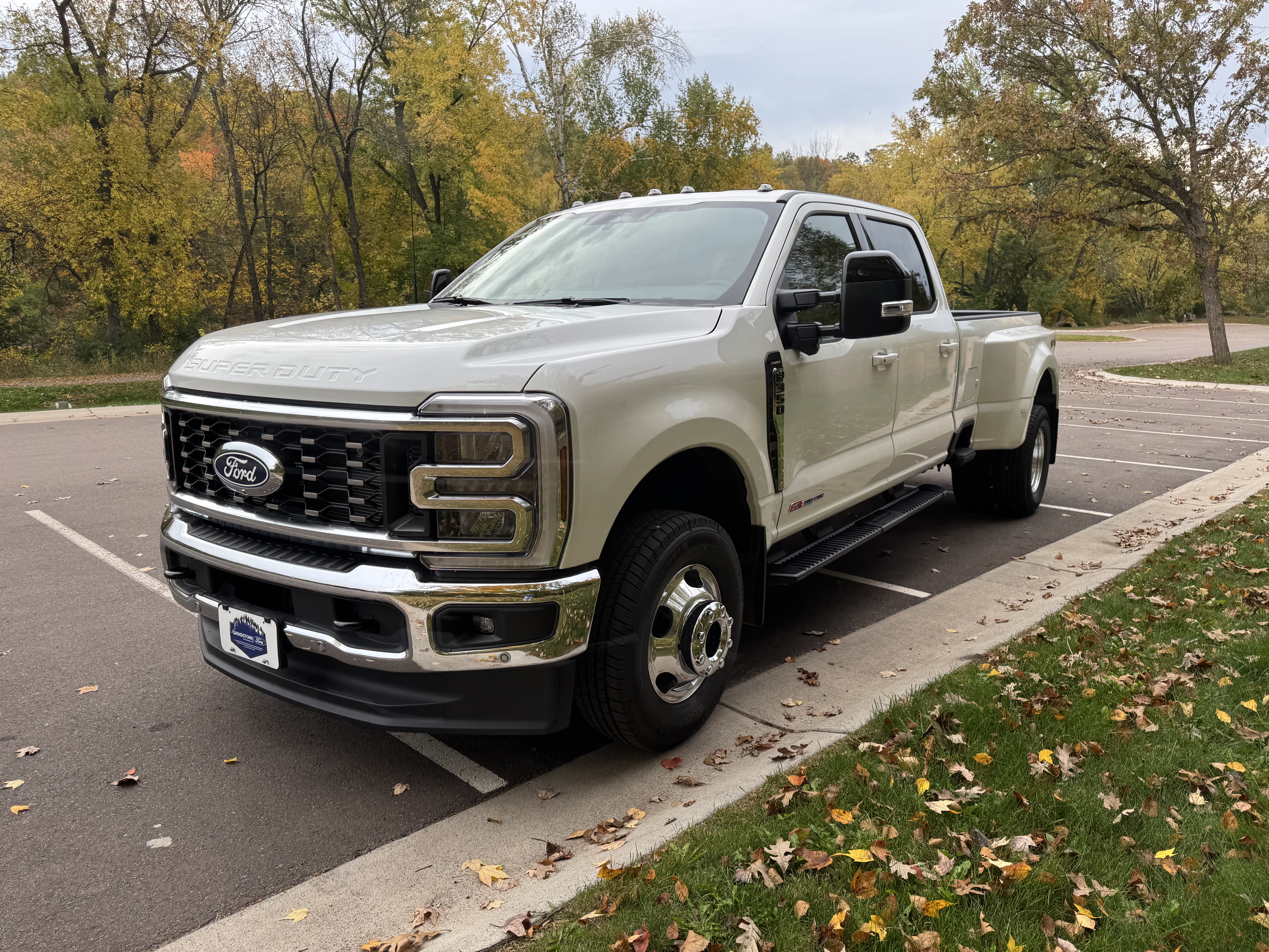 2027 Ford Super Duty F-350&reg; Lariat&reg; TRUCK