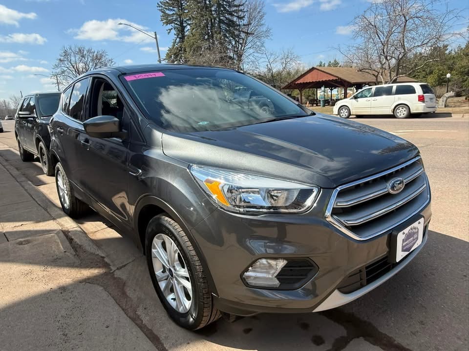 Used 2017 Ford Escape SE with VIN 1FMCU9GDXHUE96326 for sale in Sandstone, Minnesota