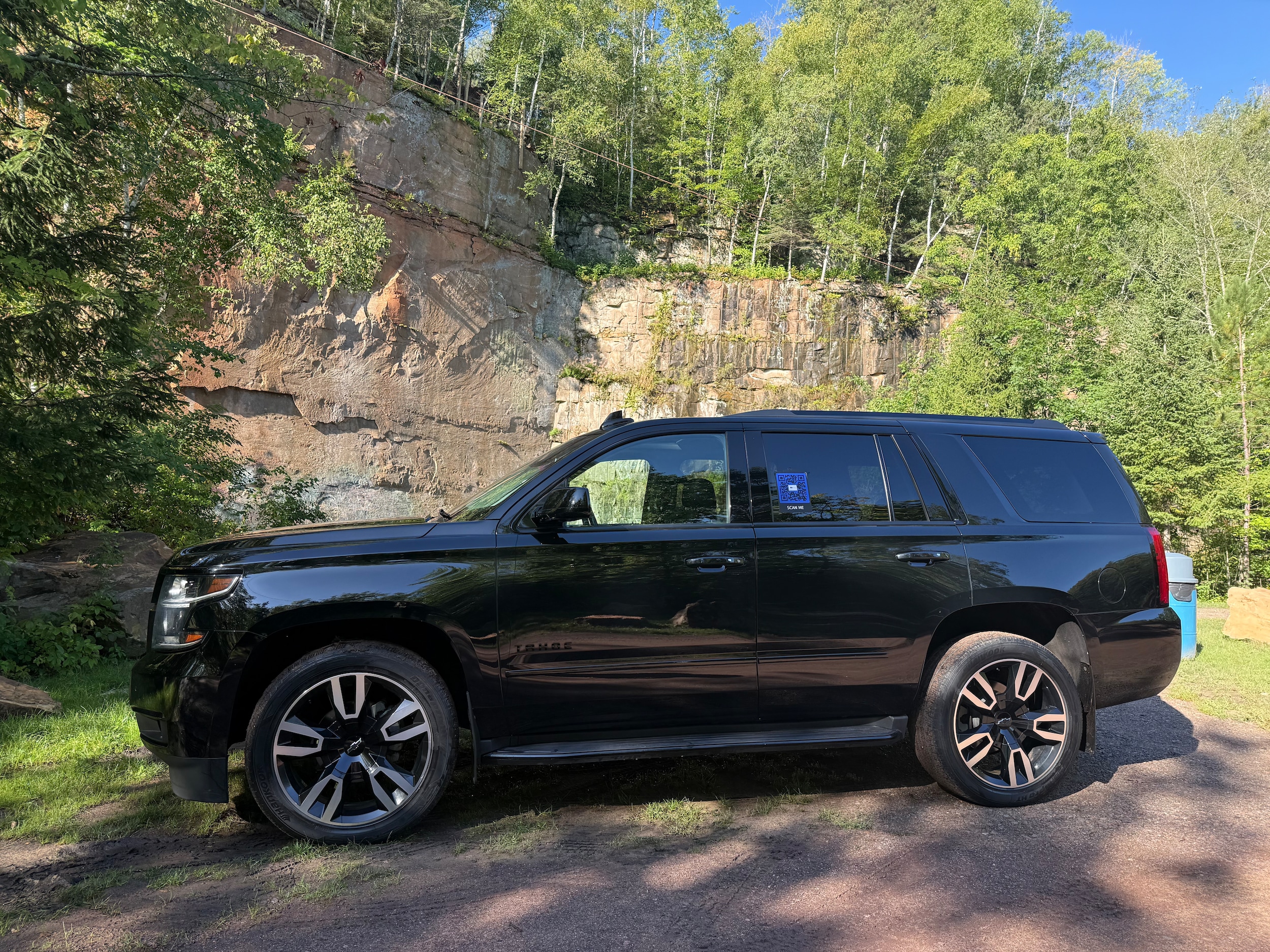 Used 2018 Chevrolet Tahoe Premier with VIN 1GNSKCKJ3JR334392 for sale in Sandstone, Minnesota