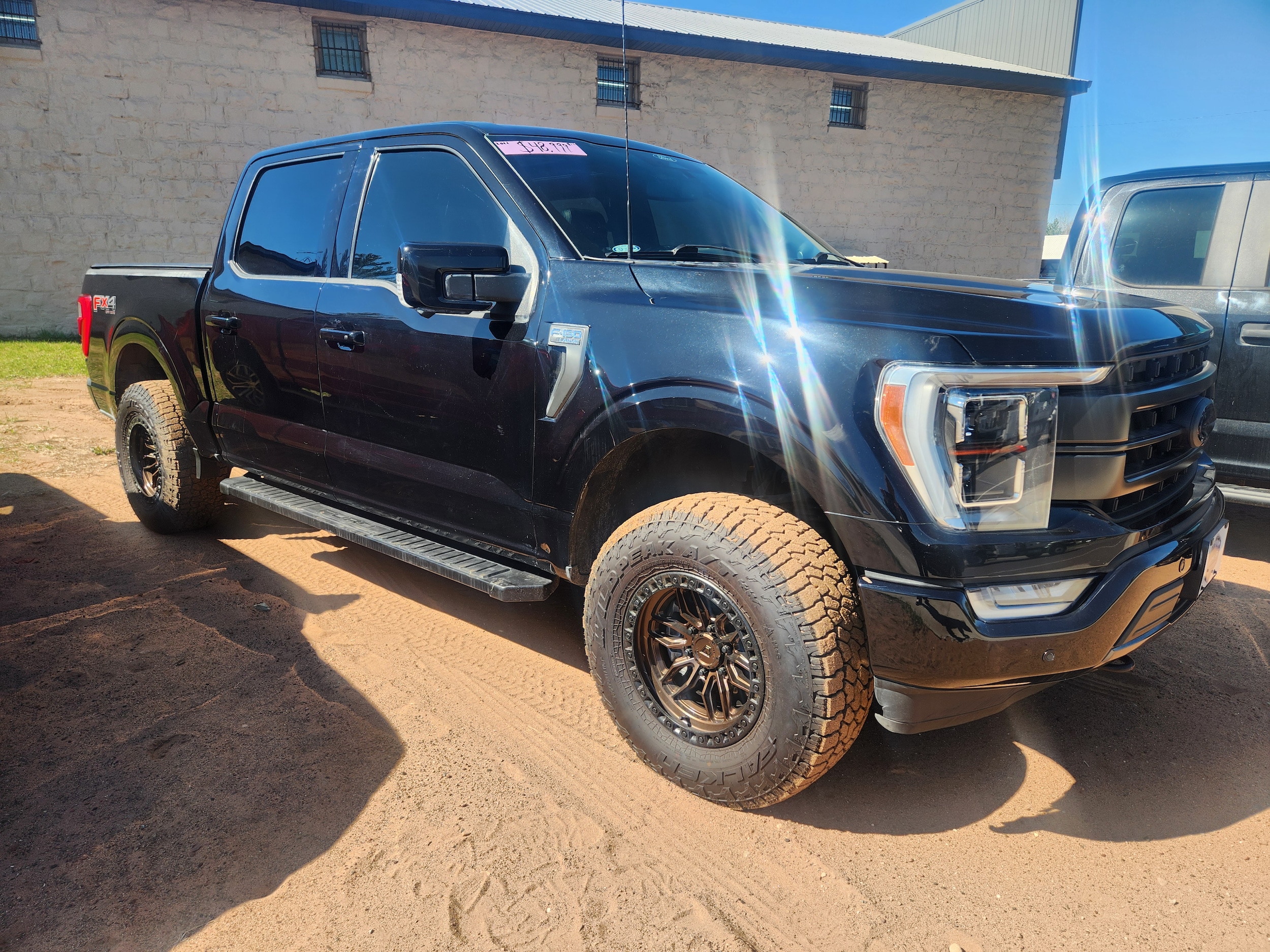 2022 Ford F-150 Lariat 4x4 SuperCrew 145 in's photo