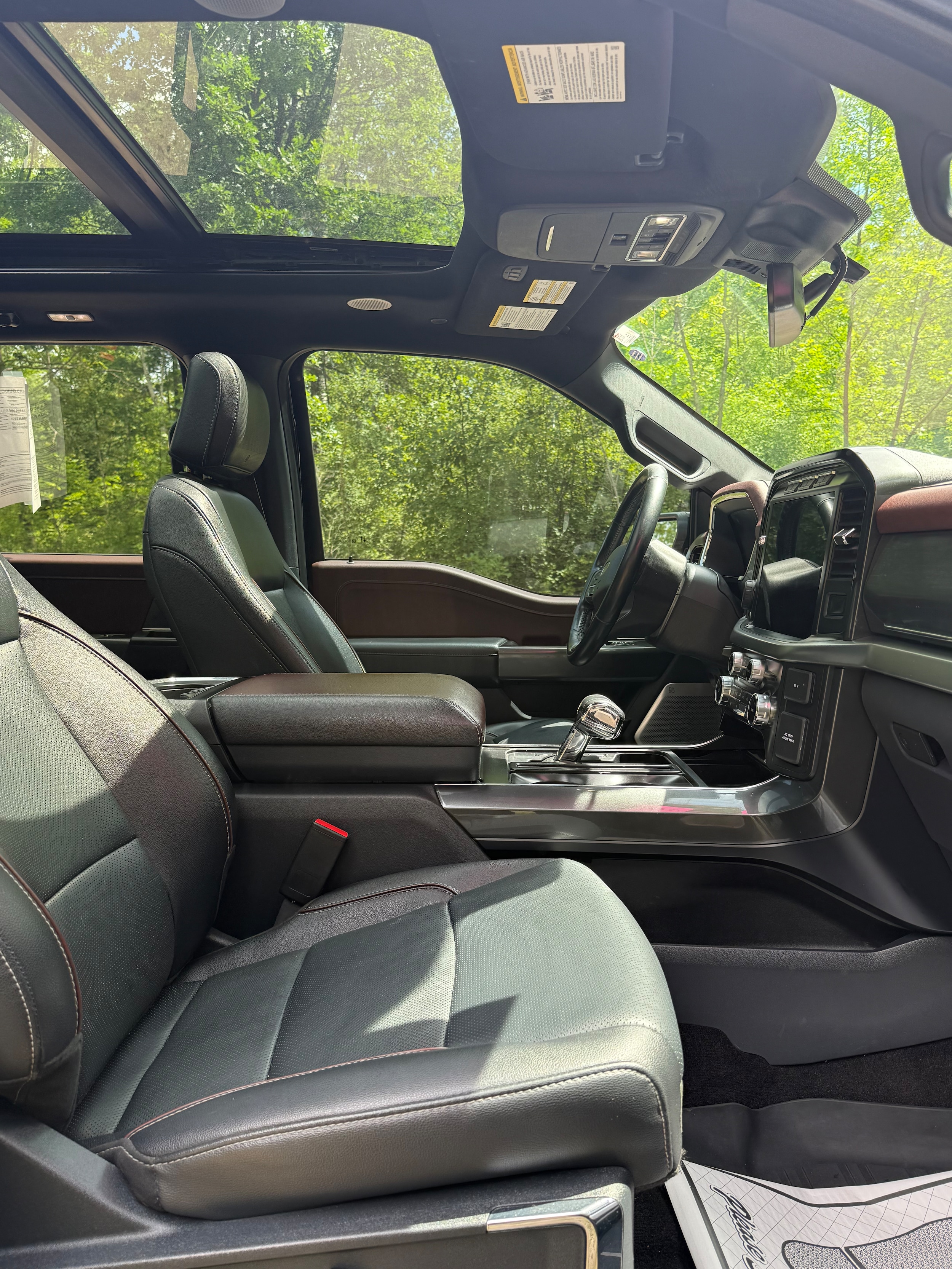 2022 Ford F-150 Lariat - Photo 11