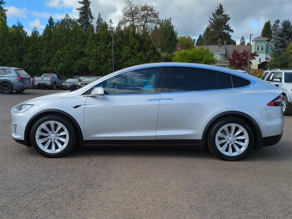 Used 2018 Tesla Model X 100D with VIN 5YJXCAE25JF102175 for sale in Gladstone, OR
