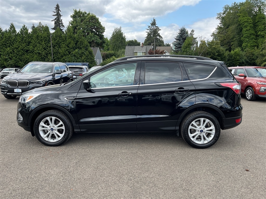 Used 2018 Ford Escape SE with VIN 1FMCU0GDXJUC88657 for sale in Gladstone, OR