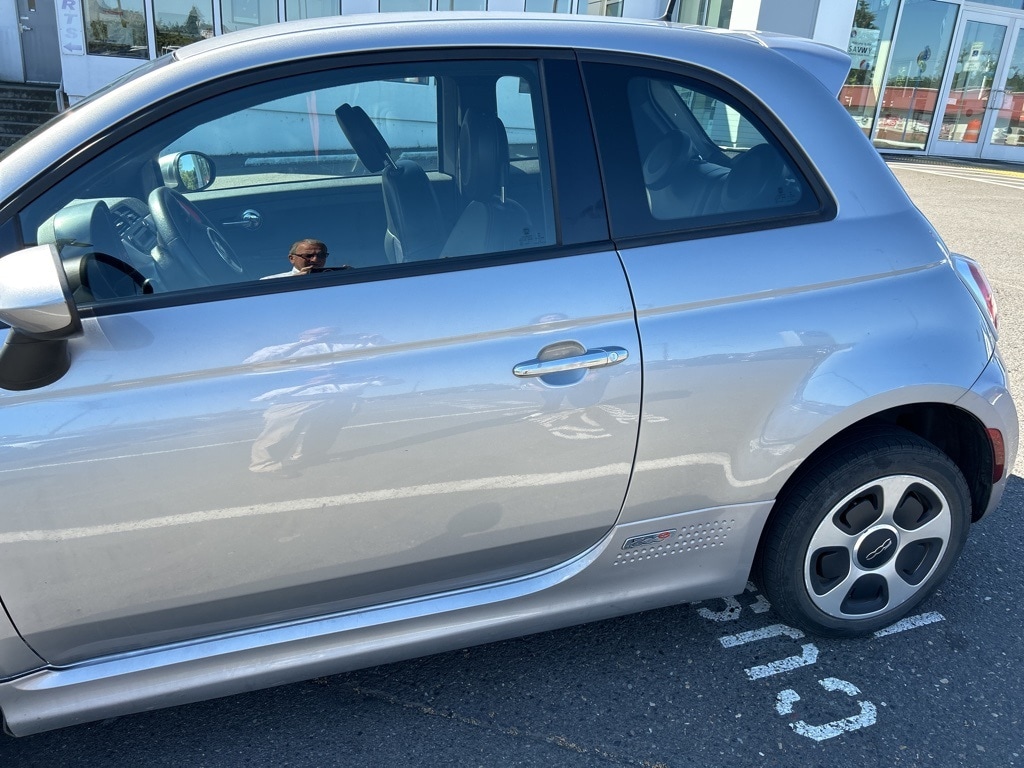 Used 2015 FIAT 500e Battery Electric with VIN 3C3CFFGE2FT609560 for sale in Gladstone, OR