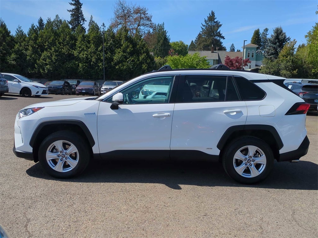 Used 2019 Toyota RAV4 XLE with VIN 2T3RWRFV4KW045017 for sale in Gladstone, OR