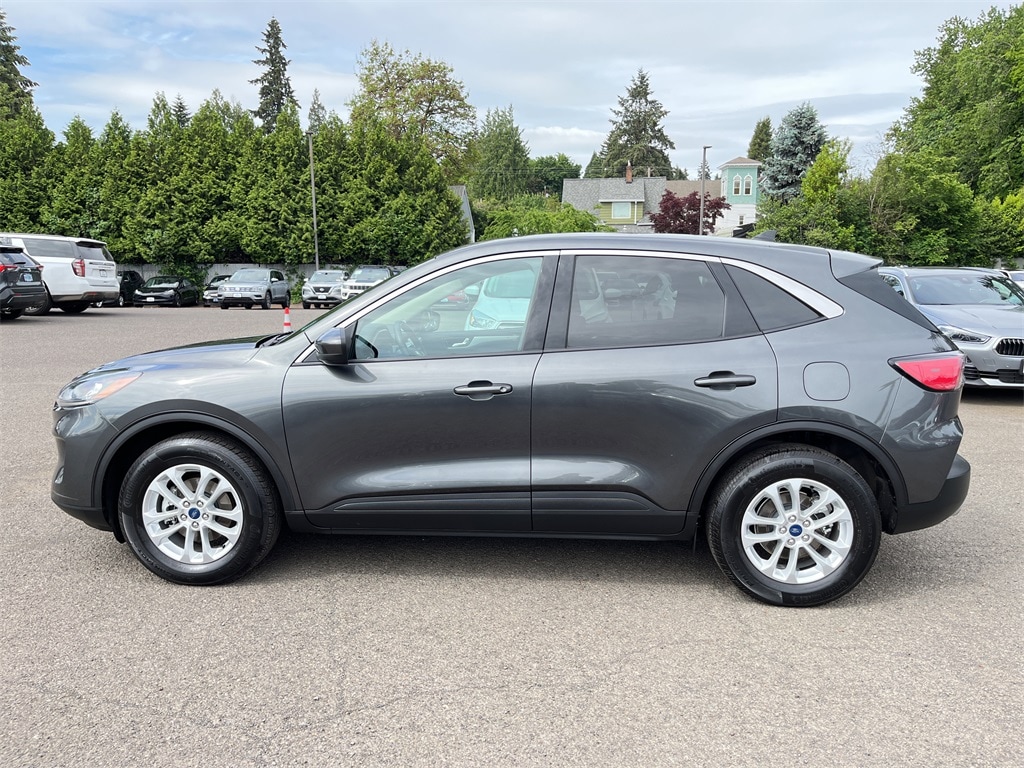 Used 2020 Ford Escape SE with VIN 1FMCU9G69LUA58343 for sale in Gladstone, OR