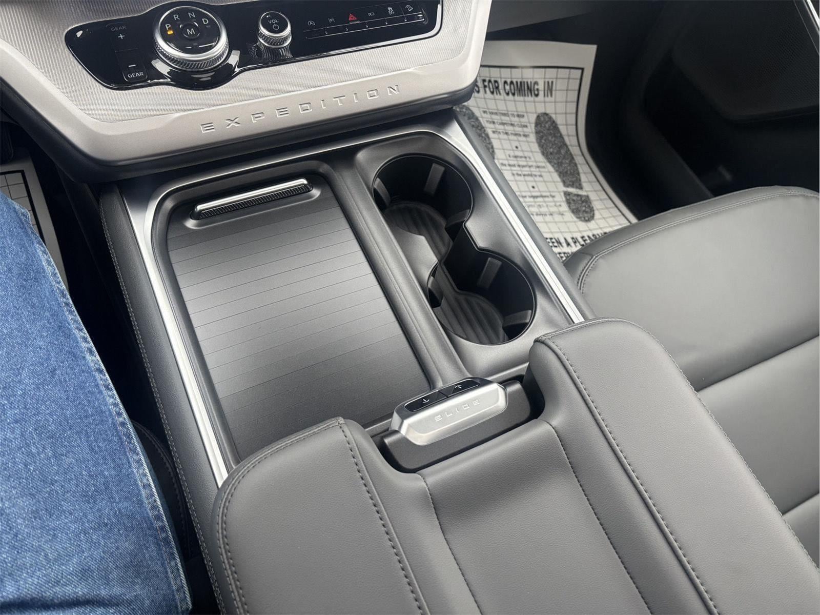 2026 Ford Expedition MAX Active - Photo 16