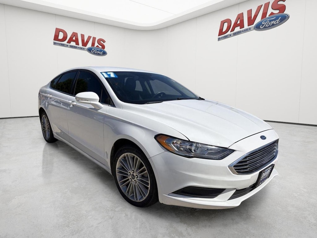 Used 2017 Ford Fusion SE Sedan