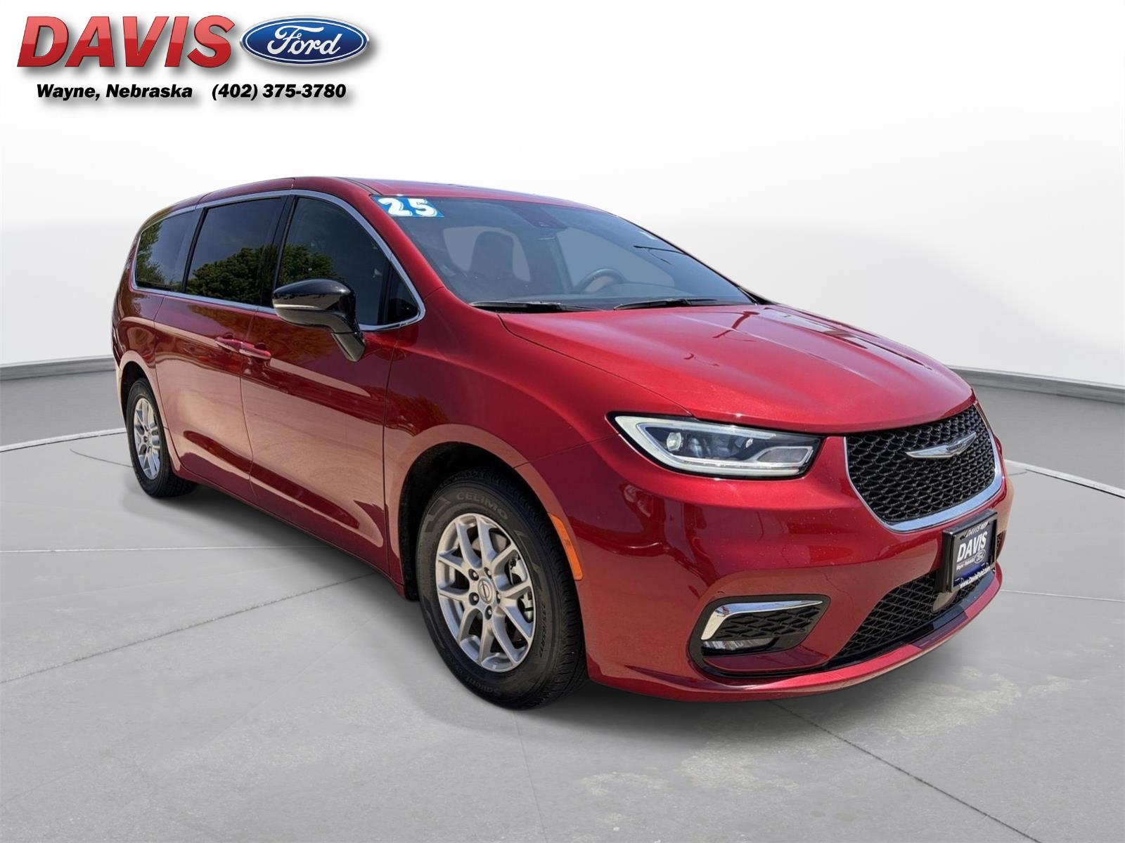 2025 Chrysler Pacifica Select's photo