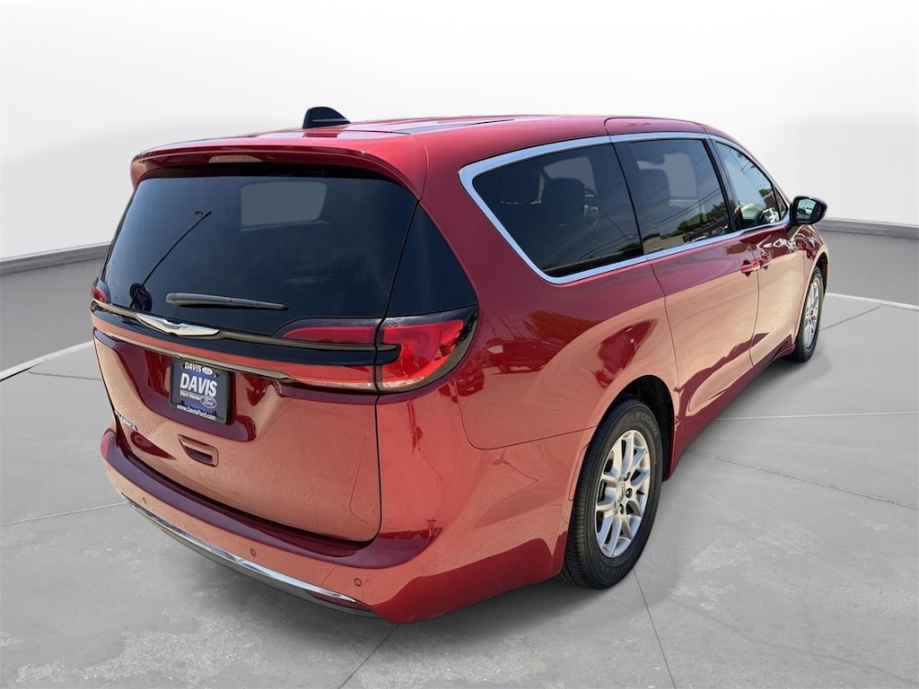 Used 2025 Chrysler Pacifica Select Van