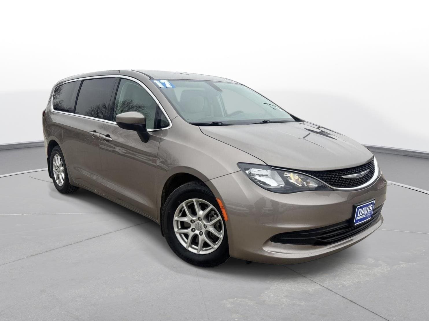 2017 Chrysler Pacifica Touring's photo