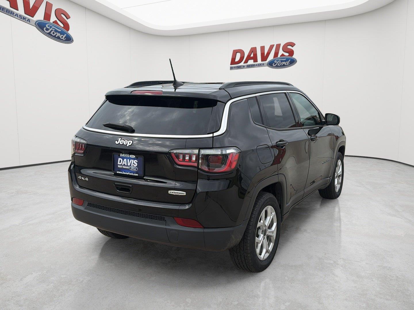 Used 2025 Jeep Compass Latitude SUV