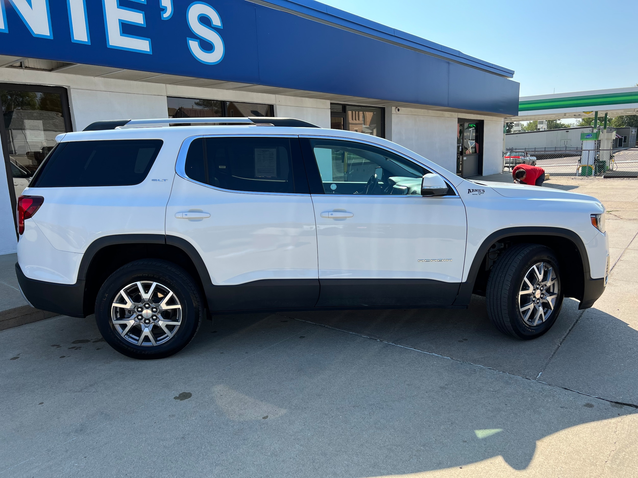 Used 2021 GMC Acadia SLT with VIN 1GKKNULS8MZ166612 for sale in Wayne, NE