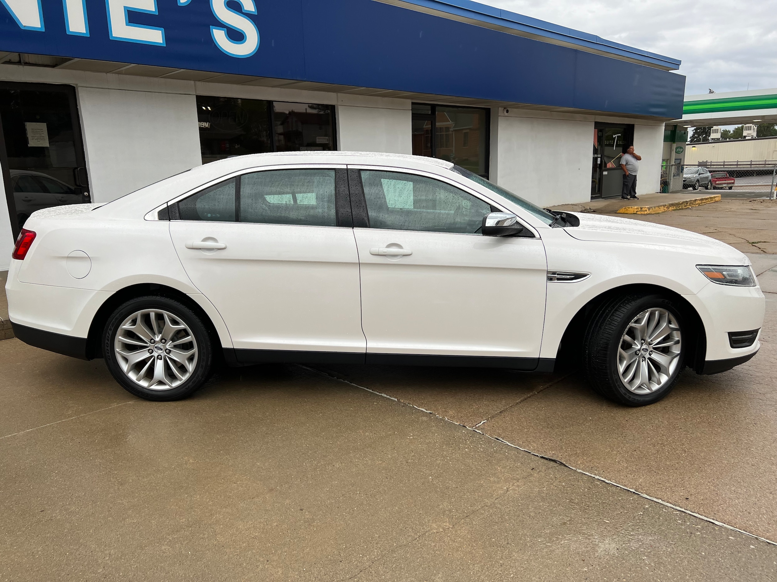 Used 2019 Ford Taurus Limited with VIN 1FAHP2F82KG112936 for sale in Wayne, NE