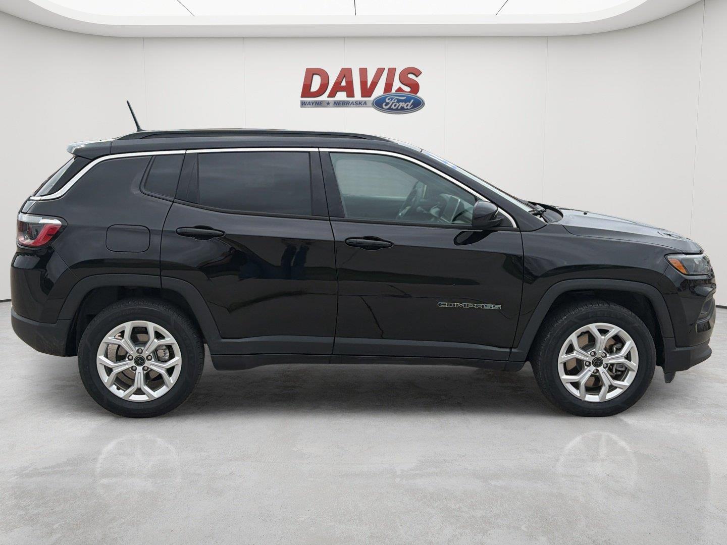 Used 2025 Jeep Compass Latitude SUV