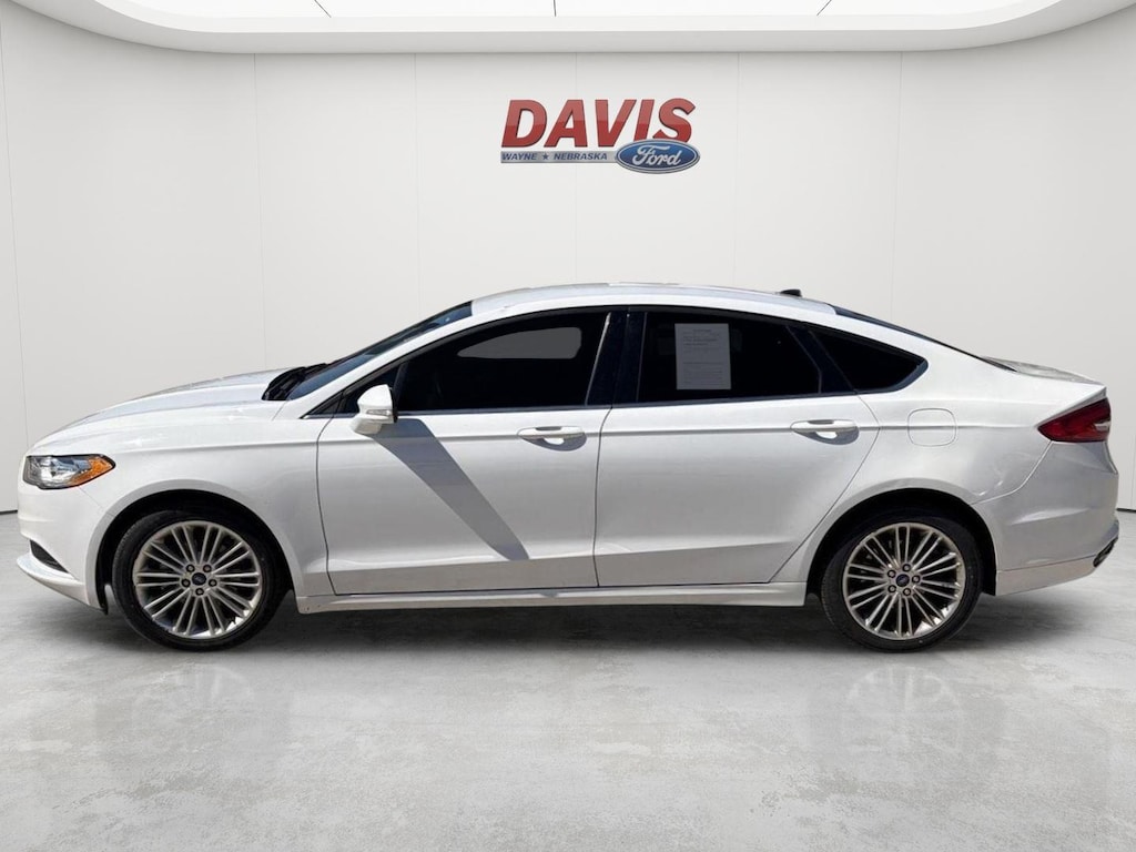 Used 2017 Ford Fusion SE Sedan