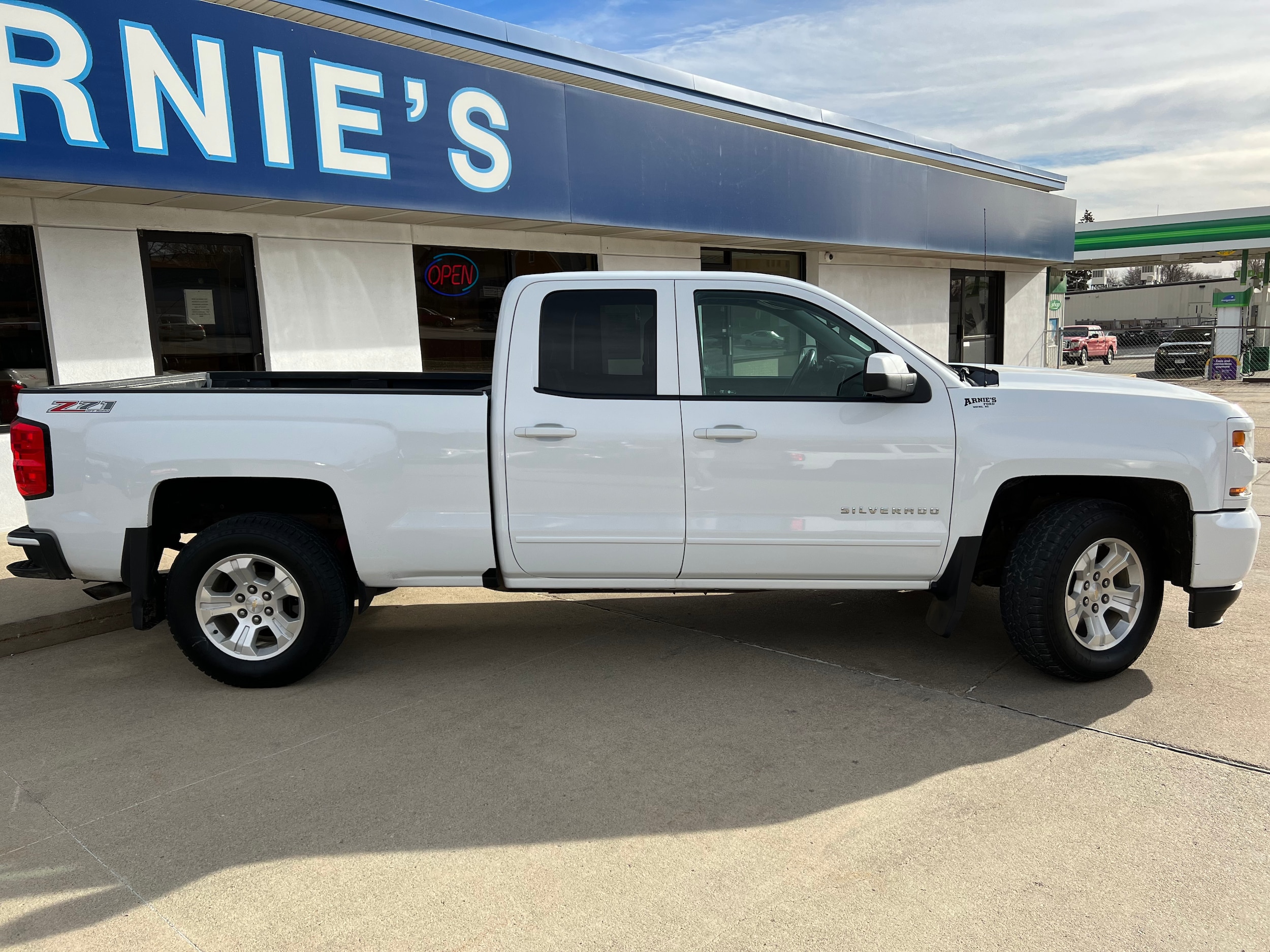 Used 2016 Chevrolet Silverado 1500 LT Z71 with VIN 1GCVKREC8GZ402958 for sale in Wayne, NE