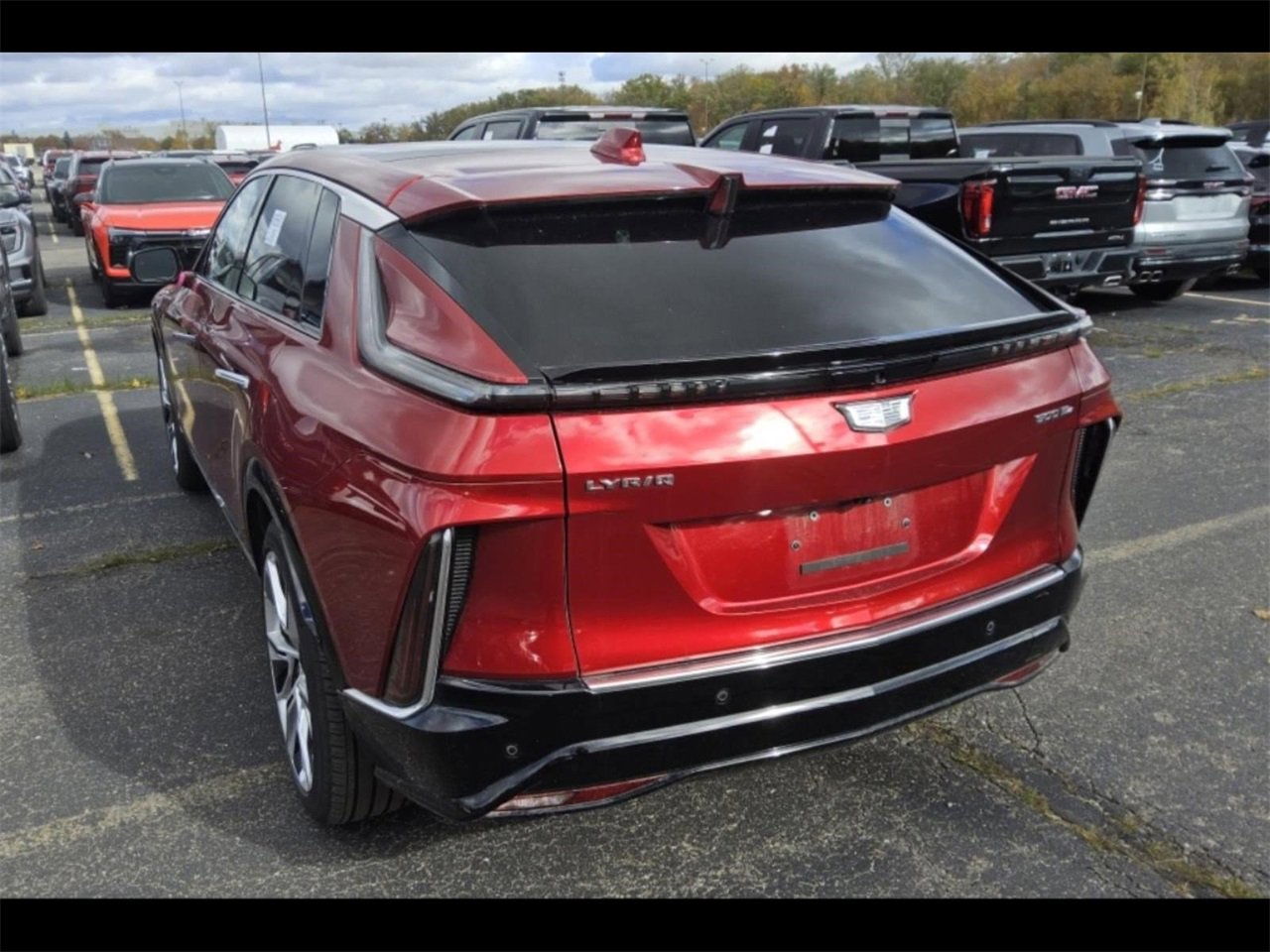 2024 Cadillac Lyriq Luxury photo 2