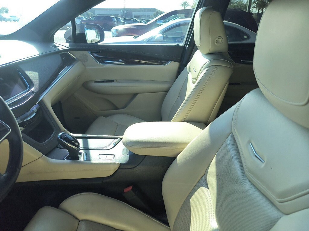 Used 2017 CADILLAC XT5 Premium Luxury FWD SUV