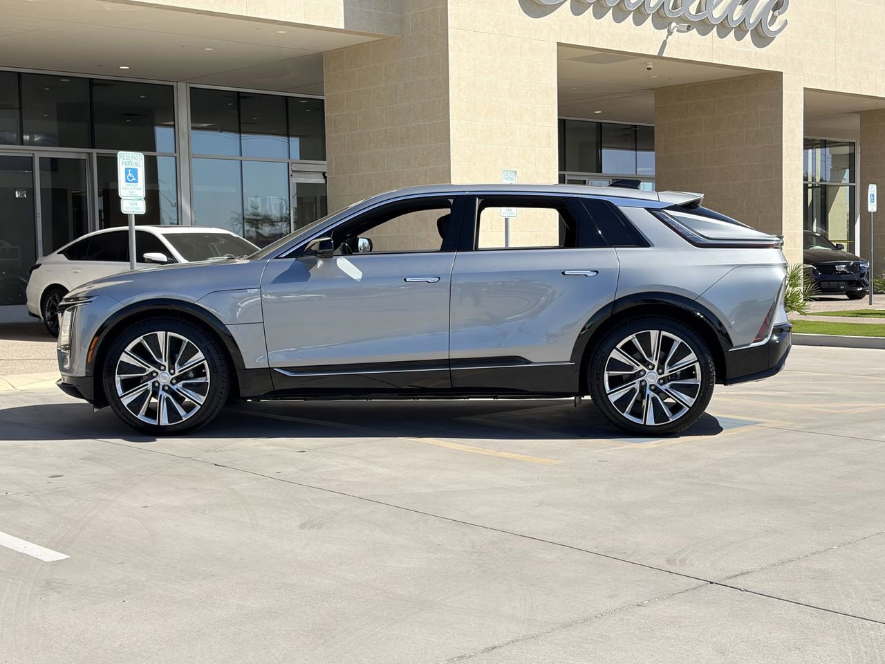 Certified 2025 Cadillac LYRIQ Luxury 3 with VIN 1GYKPTRL6SZ304607 for sale in Glendale, AZ