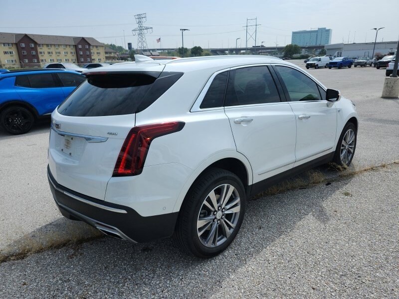 2022 Cadillac XT5 Premium Luxury photo 3