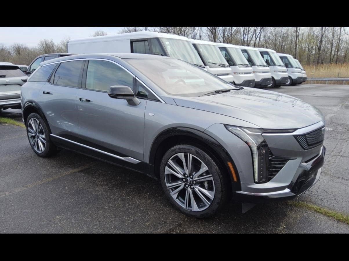 Used 2025 Cadillac OPTIQ Luxury 2 with VIN 3GYK3DMR2SS165246 for sale in Glendale, AZ