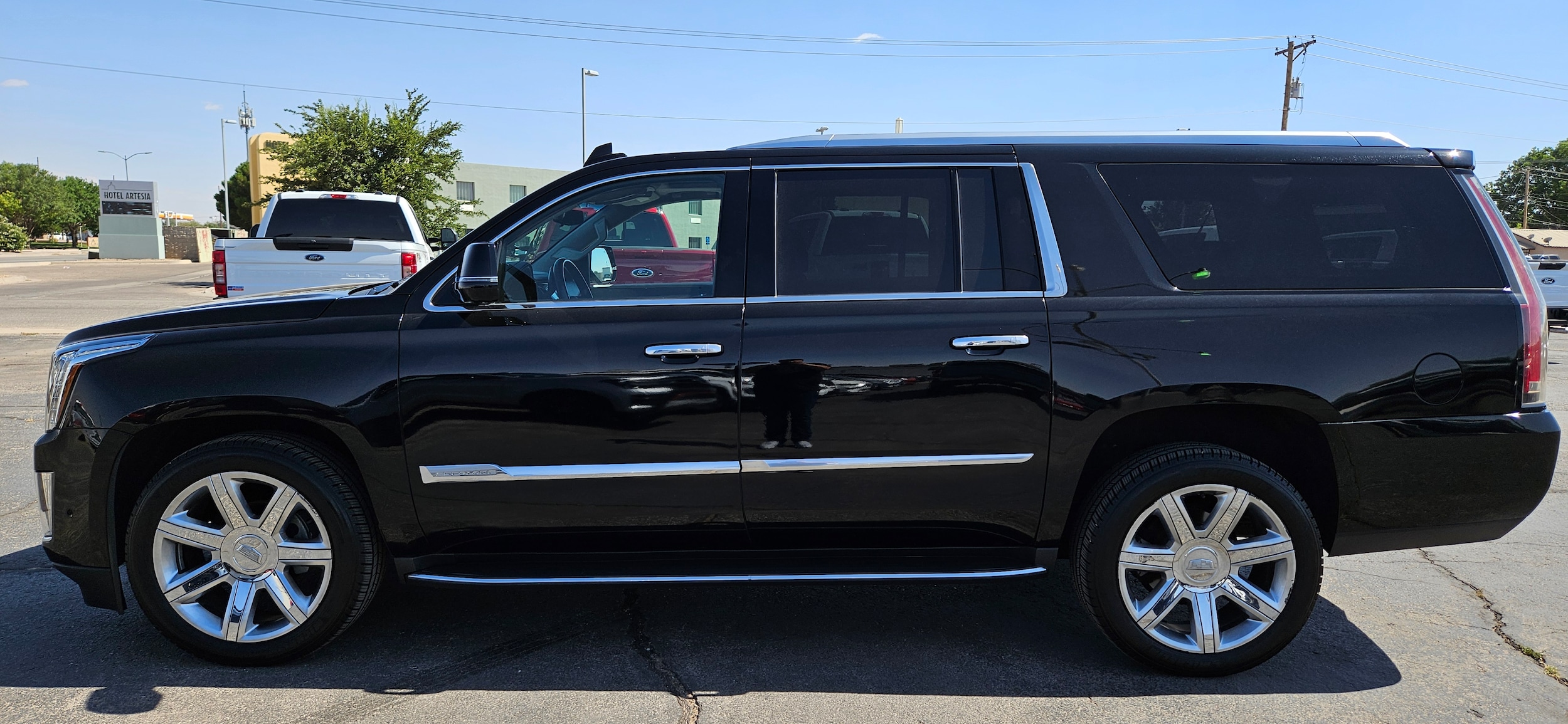 Used 2017 Cadillac Escalade ESV Luxury with VIN 1GYS4HKJ2HR299848 for sale in Artesia, NM
