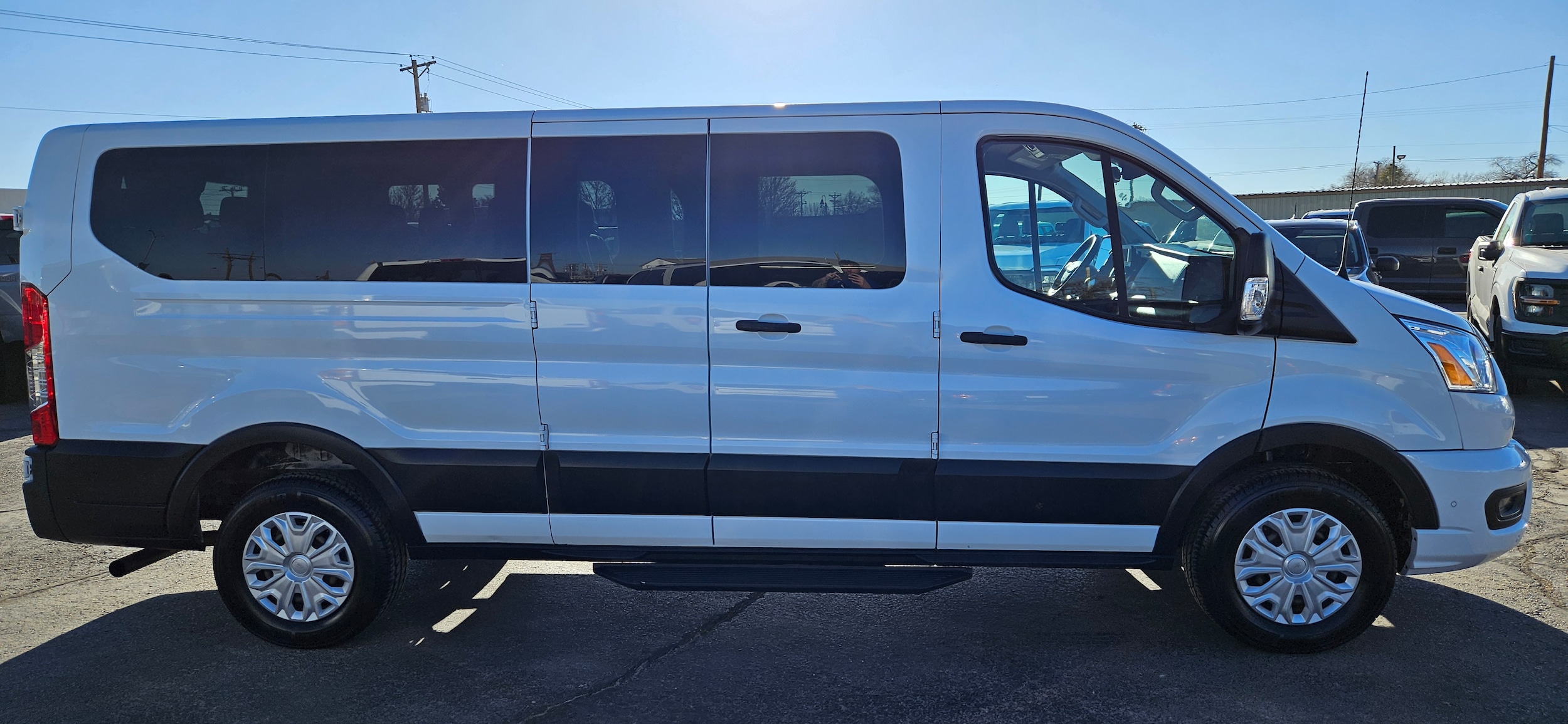 2021 Ford Transit Passenger Van XLT - Photo 5