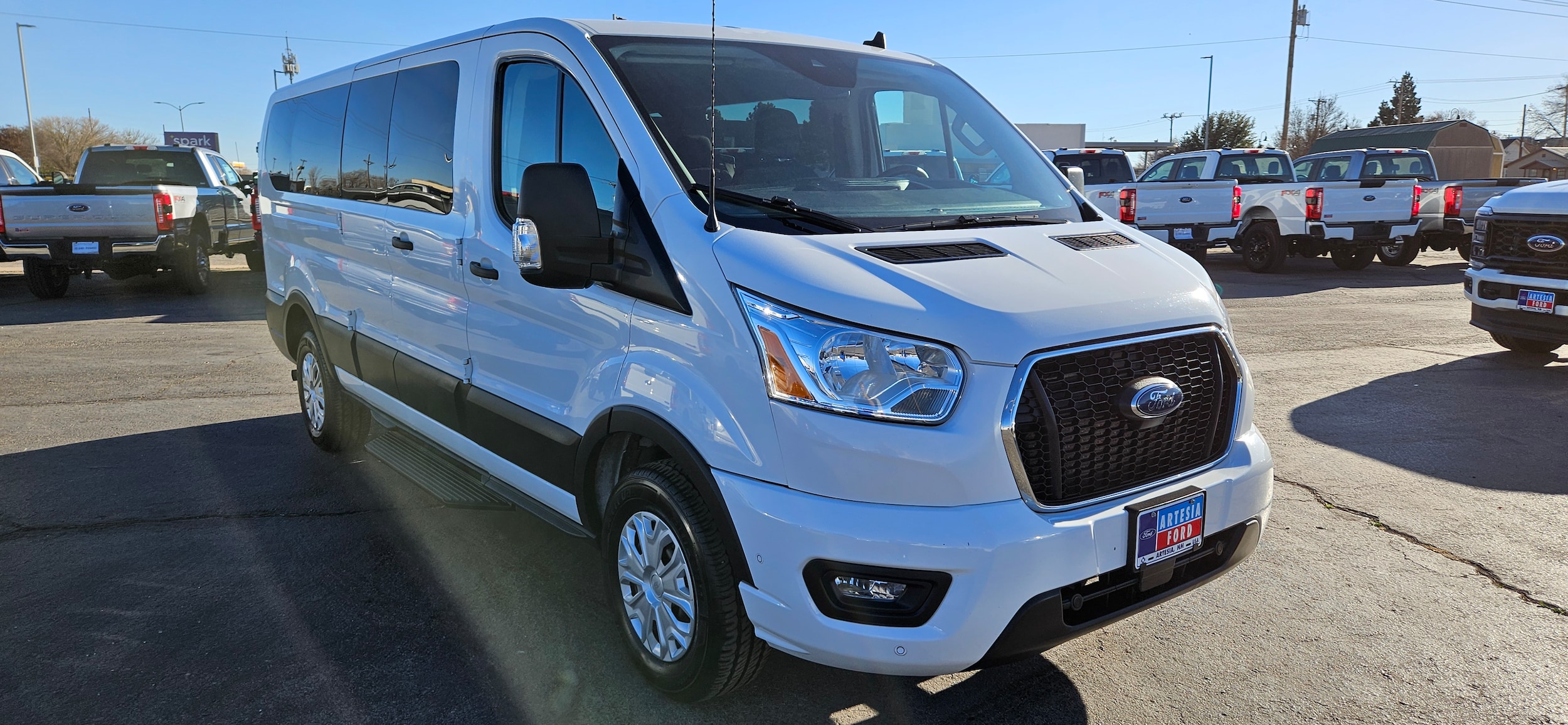 2021 Ford Transit Passenger Van XLT - Photo 6